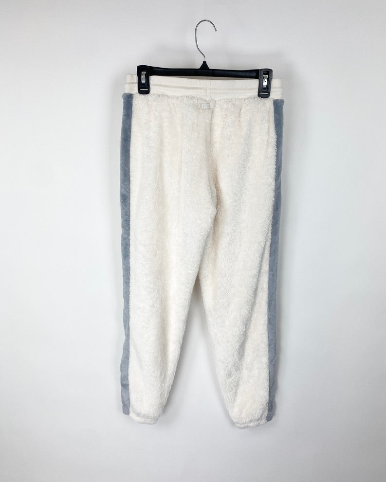 White discount fuzzy sweatpants