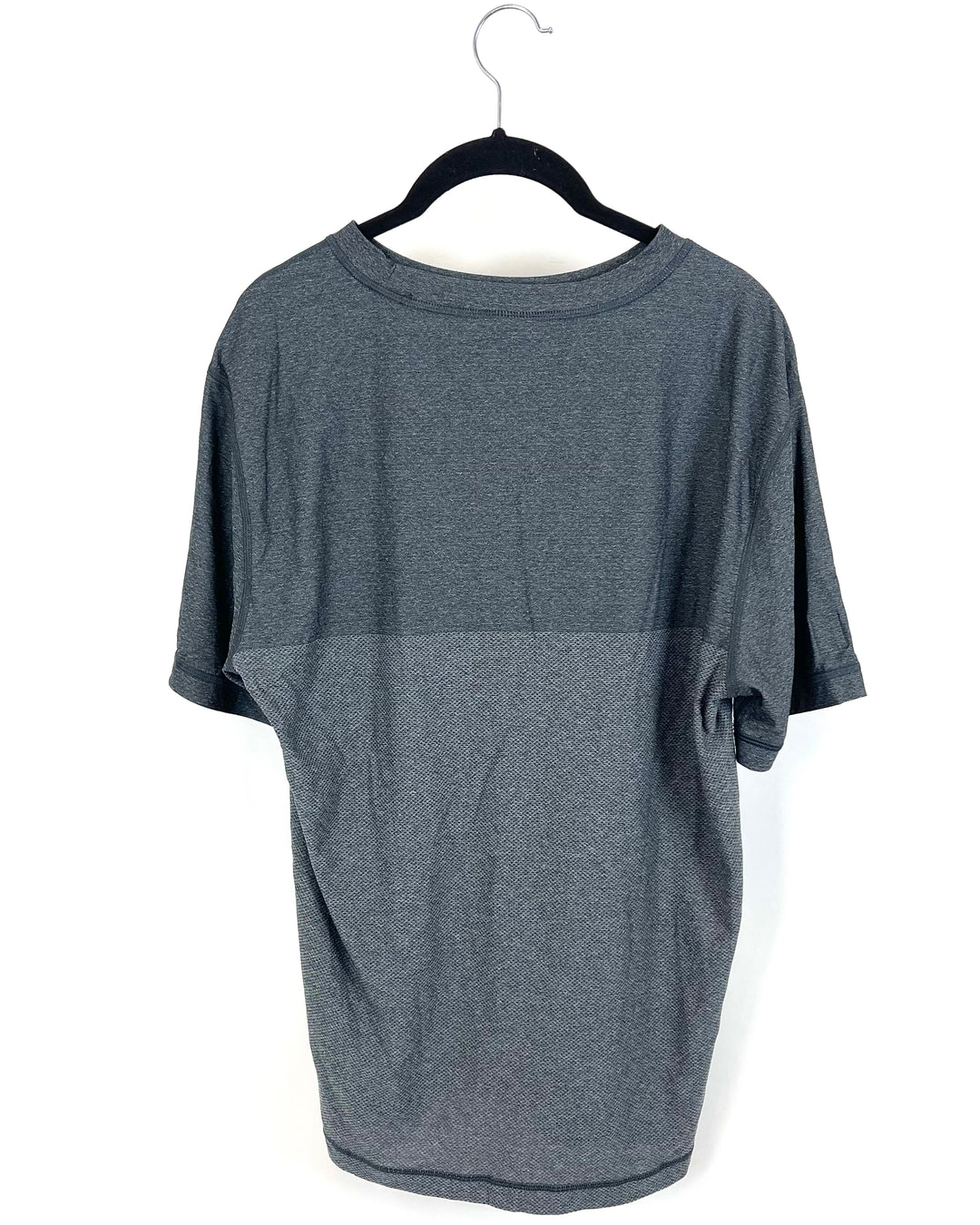 MENS Vuori Grey Athletic Shirt - Medium