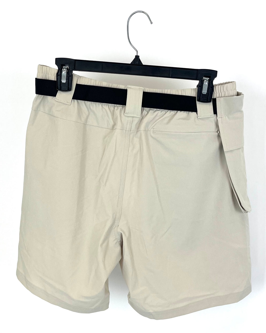 MENS Beige Active Shorts With a Black Buckle Belt - Small