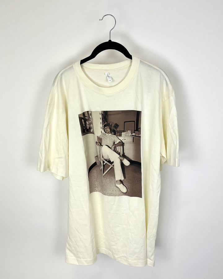 Cream T-Shirt with Picture of a Man - Extra Large