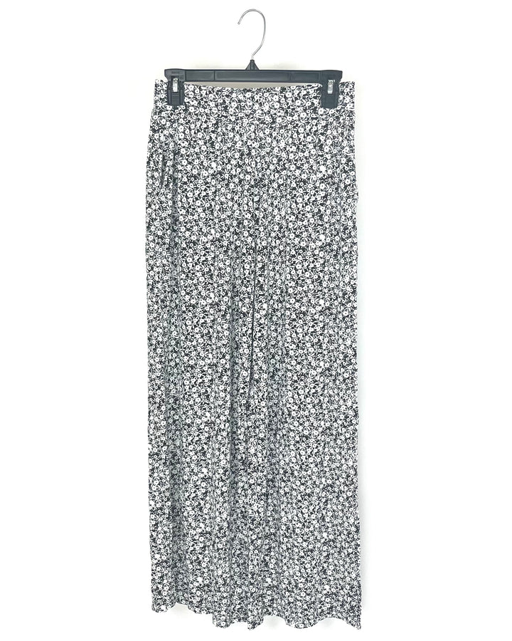 Black and White Floral Flowy Lounge Pants - Size 4