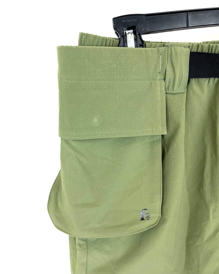 MENS Forest Green Active Shorts With Buckle Belt - Small