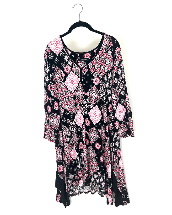 Pink, Black and White Abstract Pattern Nightgown - 1X