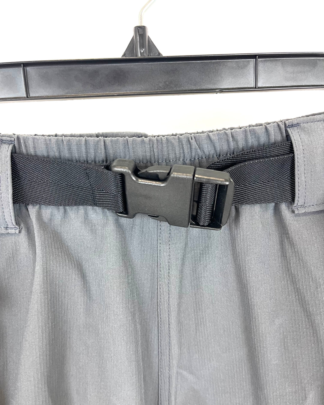 MENS Dark Gray Active Shorts With a Buckle Belt - Small