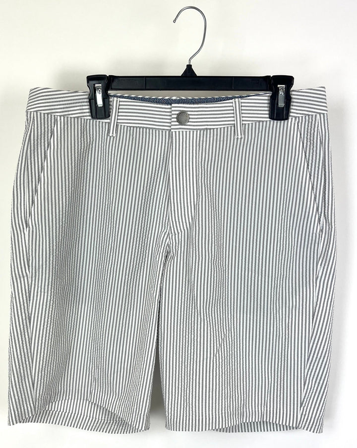 MENS Grey And White Stripe Golf Shorts - Size 32 Waist x 9" Inseam