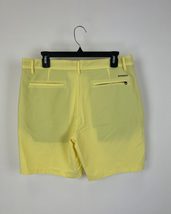 Mens Bright Pastel Yellow Golf Shorts - Size 32 Waist - 7" and 9" Inseam