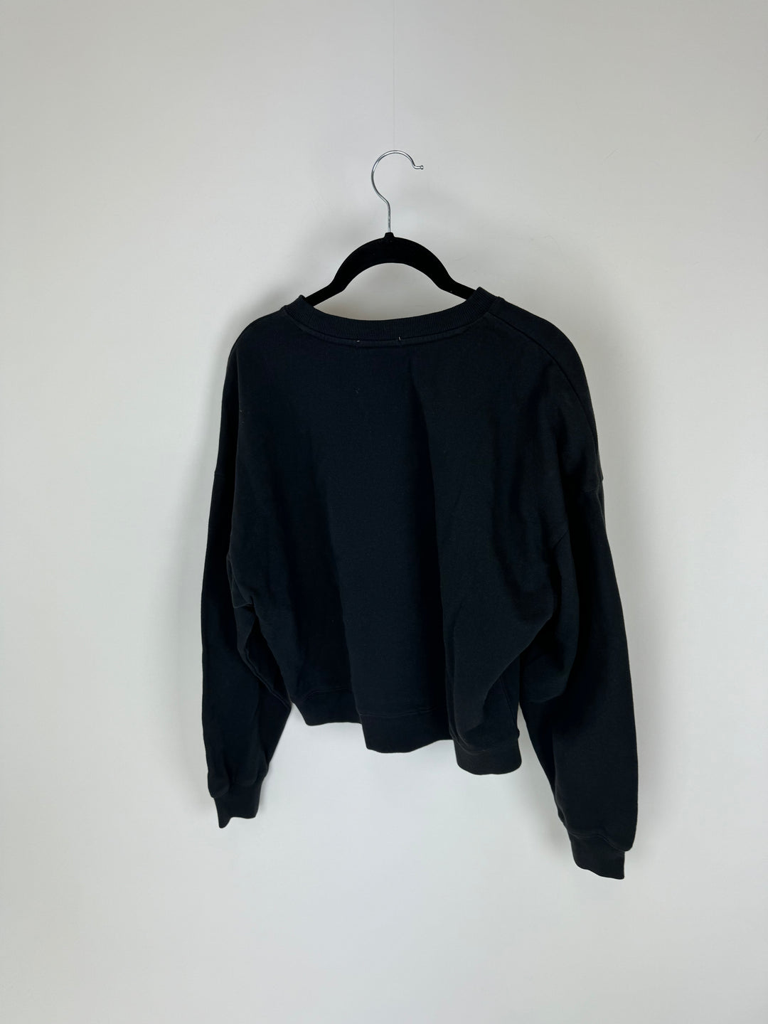 Black Cropped Graphic Crewneck Sweatshirt Top - Size 2/4