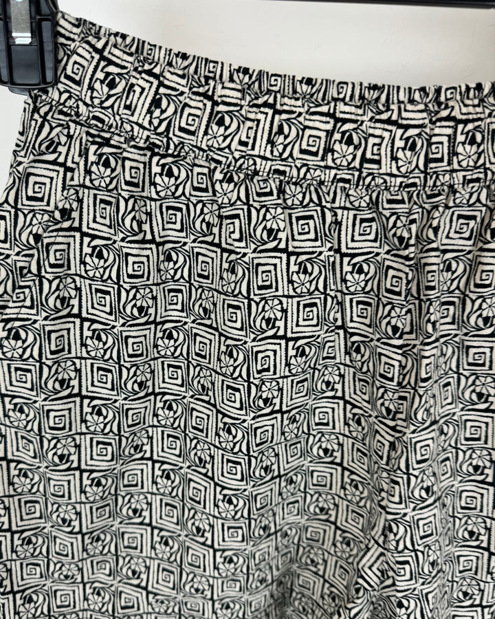 Black and White Shorts with Geometric Print - Small