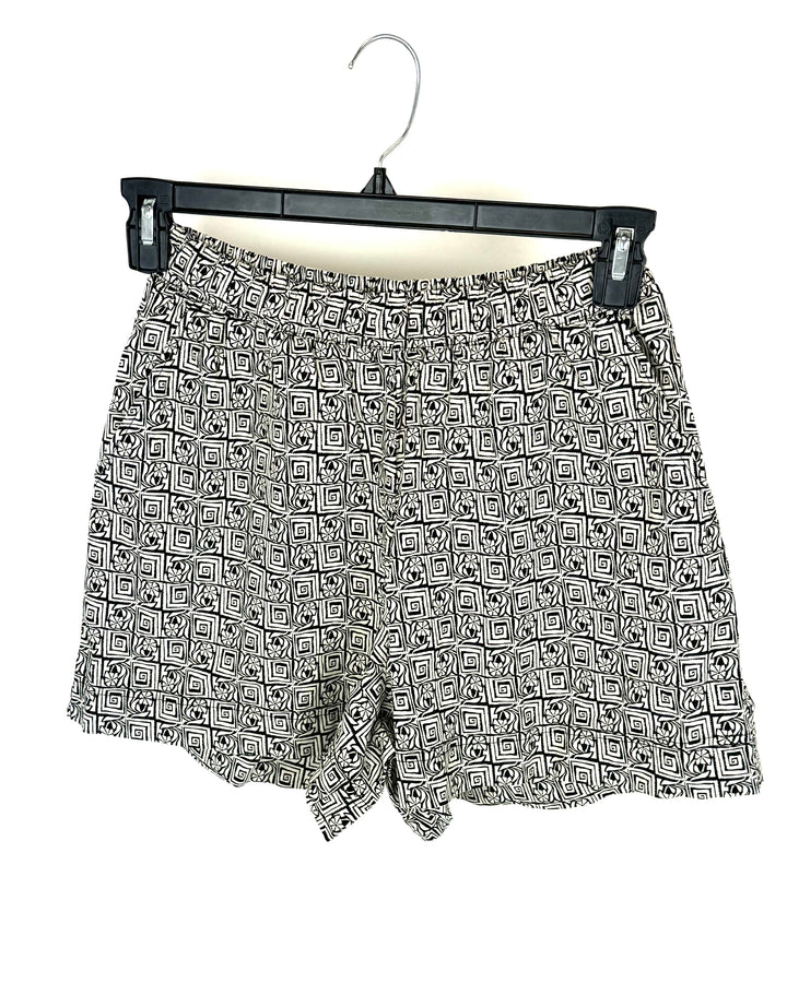 Black and White Shorts with Geometric Print - Small