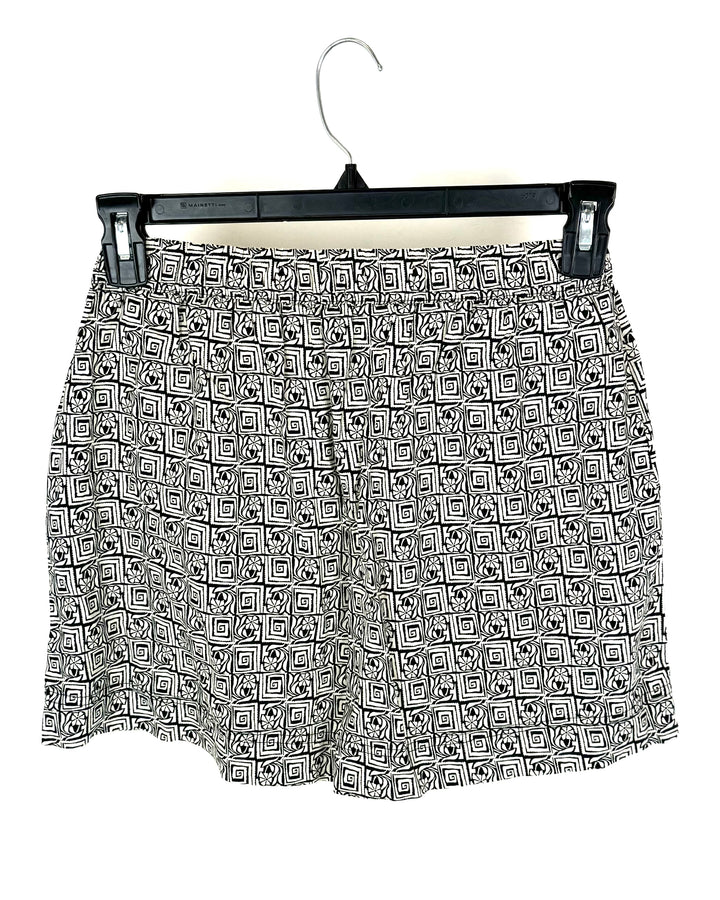 Black and White Shorts with Geometric Print - Small