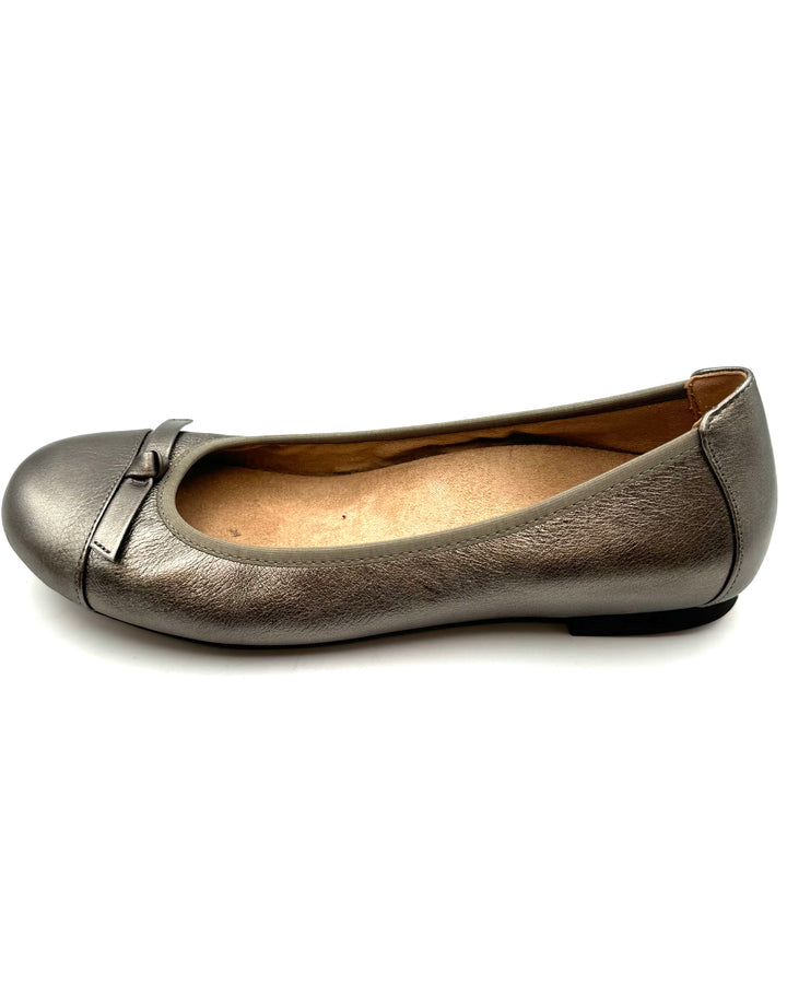 Vionic Gray Metallic Textured Ballet Flats - Size 10