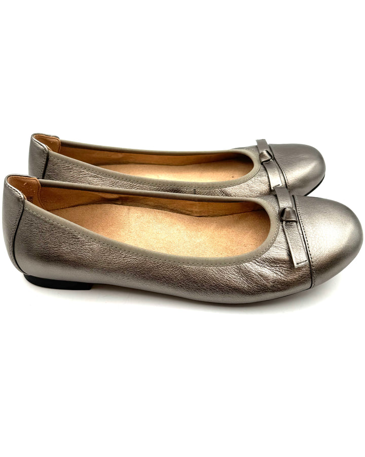 Vionic Gray Metallic Textured Ballet Flats - Size 10