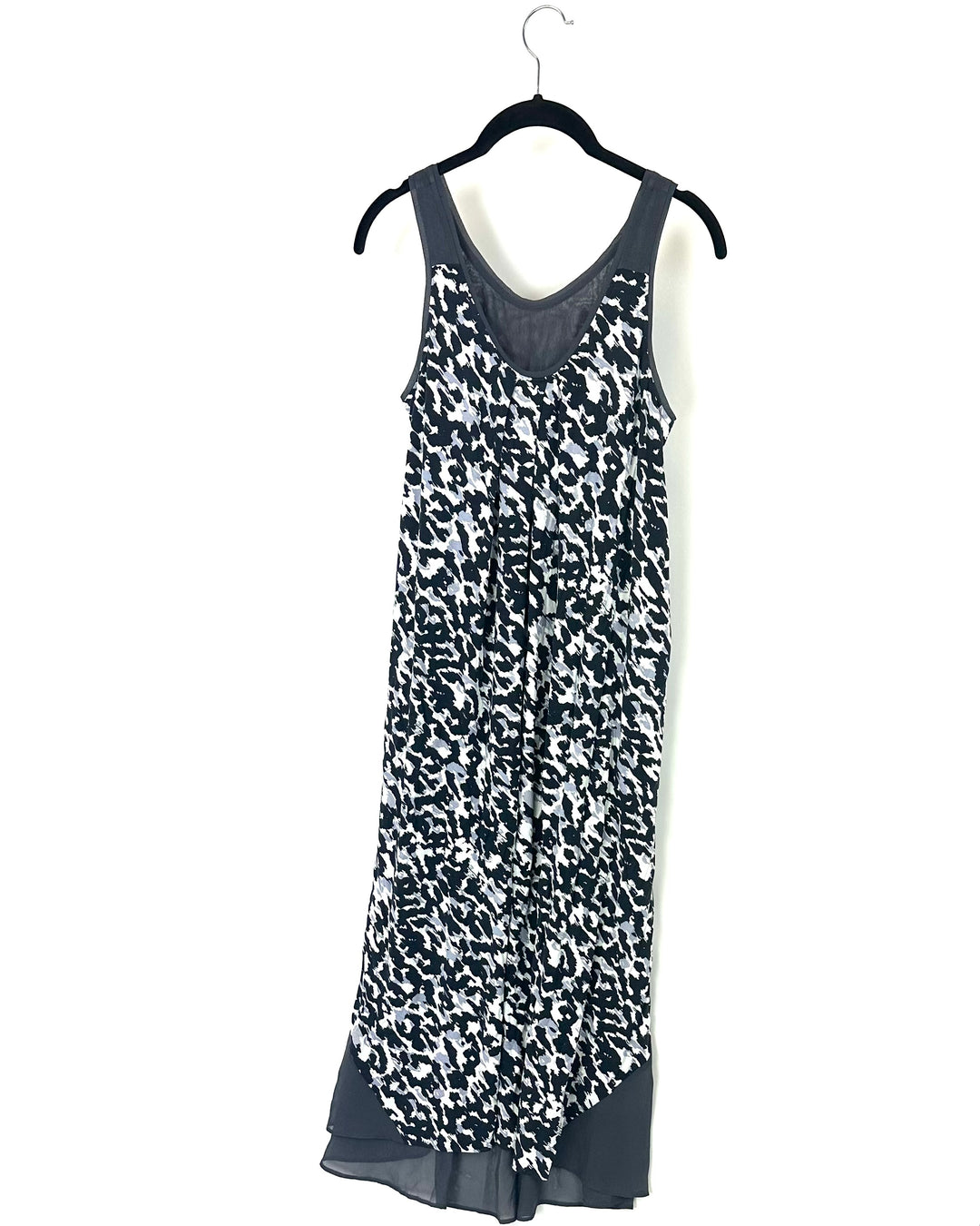 Gray and White Sleeveless Nightgown - Small