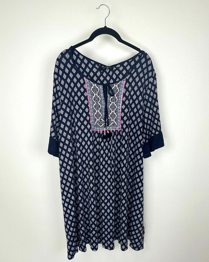 Short Sleeve Tie Front Pattered Nightgown -1X