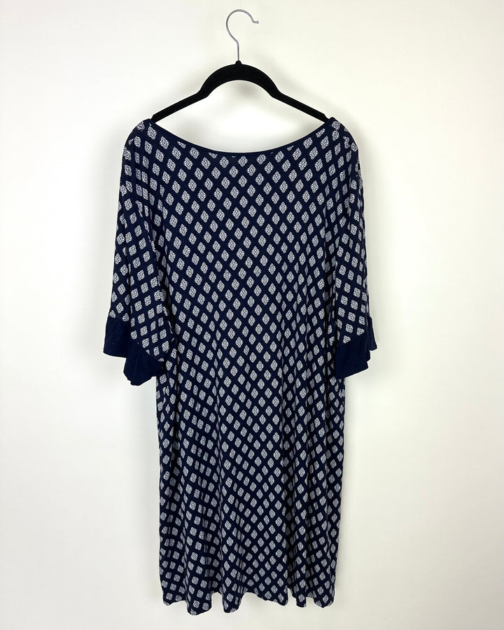 Short Sleeve Tie Front Pattered Nightgown -1X