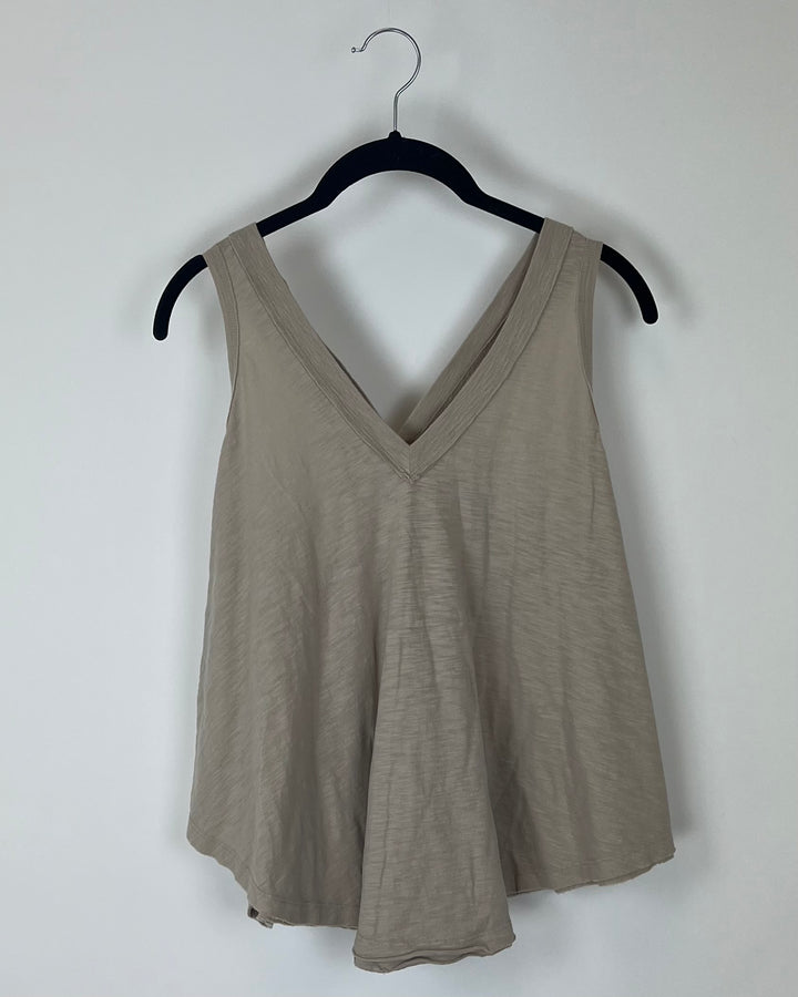 Beige Flowy V-Neck Tank Top - Size 4/6